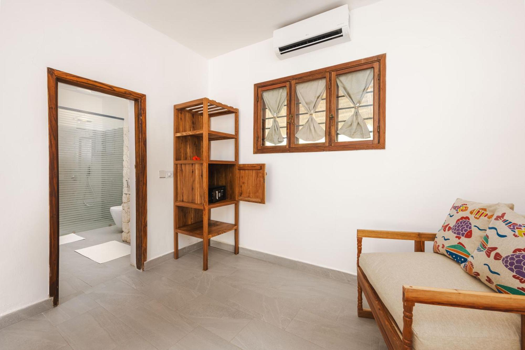Deluxe Makuti (2 Chambres avec Patio Partagé)